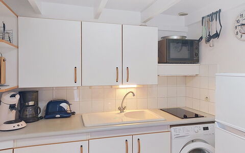 Les Villas sur la Colline: Küchengerät, Countertop, Küche, Major Appliance, Sinken, Armatur, Flooring, Cabinetry, Interior Design, Zapfhahn