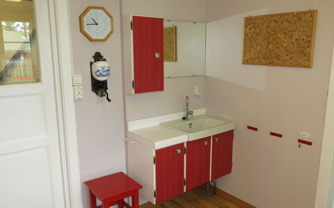Ogge: Cabinetry, Möbel, Eigentum, Gebäude, Sinken, Countertop, Holz, Armatur, Interior Design