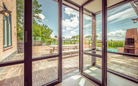Villa Sas: Eigentum, Haus, Interior Design, Die Architektur, Tür, Fenster, Zimmer, Glas, Gebäude, Grundeigentum