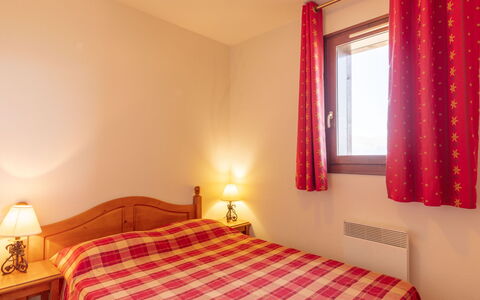 Les Terrasses du Corbier: Eigentum, Möbel, Fenster, Holz, Orange, Textil, Beleuchtung, Interior Design