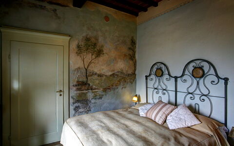 Villa Toppani Del Sodo: Schlafzimmer, Zimmer, Bett, Möbel, Eigentum, Wand, Bettrahmen, Bettdecke, Interior Design, Decke