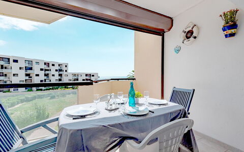 Le Barcarès 150: Tabelle, Eigentum, Möbel, Geschirr, Gebäude, Fenster, Stuhl, Interior Design, Himmel, Tischdecke