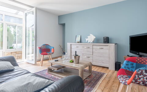 Villa Ostréa: Zimmer, Möbel, Eigentum, Schlafzimmer, Interior Design, Fussboden, Blau, Wohnzimmer, Bett, Wand