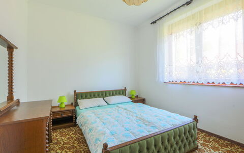 Akazie: Möbel, Fenster, Gebäude, Azurblau, Holz, Interior Design, Komfort, Fussboden, Bett