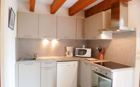 Le Barcarès 210: Eigentum, Zimmer, Küche, Möbel, Cabinetry, Gebäude, Haus, Interior Design, Decke, Herd