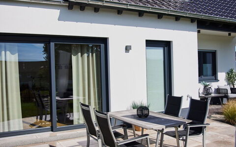 Attendorn 110: Zuhause, Dach, Verbundwerkstoff, Abstellgleis, Balkon, Design, Schatten, Daylighting, Stuhl