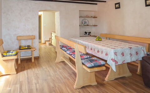 Elija: Zimmer, Fussboden, Möbel, Eigentum, Holzboden, Interior Design, Wand, Tabelle, Flooring, Gebäude