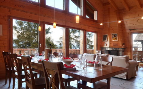 Altamira: Restaurant, Zimmer, Gebäude, Eigentum, Tabelle, Möbel, Esszimmer, Interior Design, Küche & Esszimmer Tisch, Grundeigentum