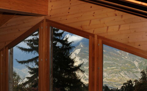 Altamira: Fenster, Eigentum, Tür, Schatten, Holz, Interior Design, Beleuchtung, Gebäude, Baum