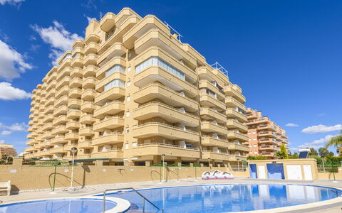 Cala Blanca: Himmel, Wolke, Gebäude, Blau, Azurblau, Urban Design, Eigentumswohnung, Haus, Tower Block, Grundeigentum