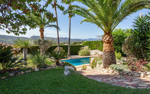 Villa Finca Labranza: Eigentum, Hinterhof, Garten, Gras, Rasen, Grundeigentum, Natürliche Landschaft, Baum, Estate, Garten