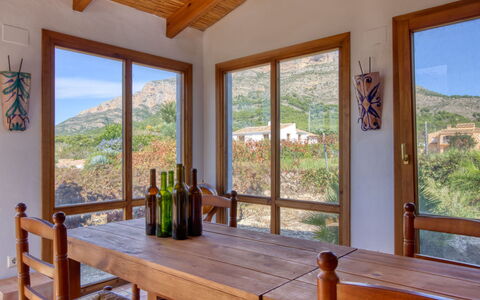 Villa Finca Labranza: Zimmer, Eigentum, Gebäude, Veranda, Haus, Hartholz, Tabelle, Möbel, Fenster, Interior Design
