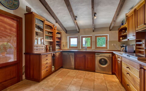 Villa Finca Labranza: Cabinetry, Möbel, Countertop, Holz, Schublade, Küchengerät, Interior Design, Küche, Pflanze, Holzbeize