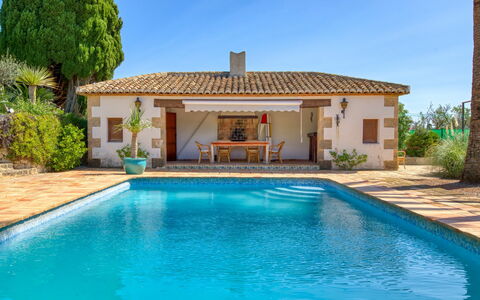 Villa Finca Labranza: Wasser, Pflanze, Himmel, Eigentum, Gebäude, Schwimmbad, Azurblau, Natur, Baum, Gras