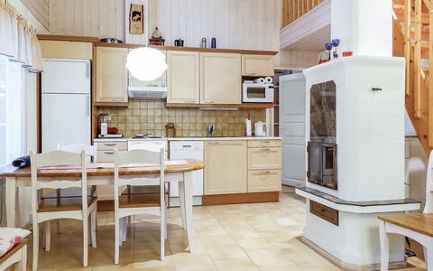 Tähti B: Holz, Flooring, Fussboden, Möbel, Holzboden, Interior Design, Etagenbett, Zimmer, Holzbeize, Hartholz