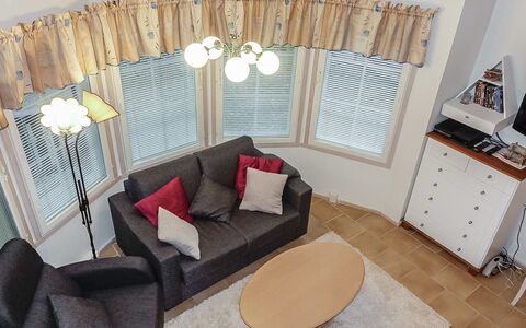 Tähti B: Holz, Flooring, Fussboden, Möbel, Holzboden, Interior Design, Etagenbett, Zimmer, Holzbeize, Hartholz