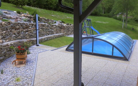 Nebahovy U Prachatic: Öffentlicher Raum, Gras, Die Architektur, Tabelle, Pflanze, Garten, Haus, Landscaping, Schatten