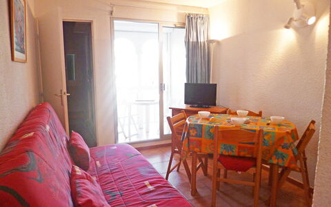 Pointe Vermeille: Zimmer, Möbel, Eigentum, Schlafzimmer, Bett, Gebäude, Interior Design, Haus, Fussboden, Grundeigentum