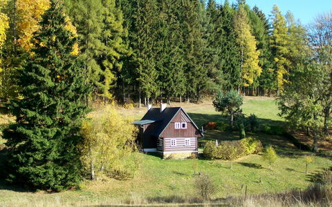 Zdoňov: Natürliche Landschaft, Haus, Baum, Zuhause, Eigentum, Ländliches Gebiet, Wildnis, Biome, Hütte, Grundstueck