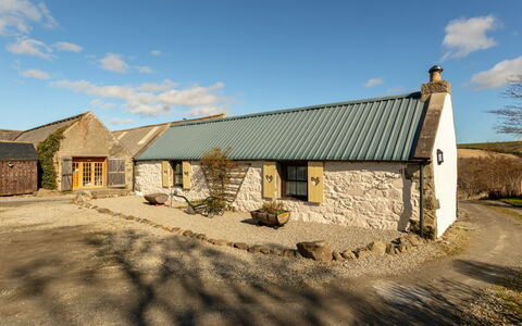 Sunflower Cottage: Wasser, Himmel, Gebäude, Azurblau, Berg, Baum, Die Architektur, Gewässer, See, Nachbarschaft