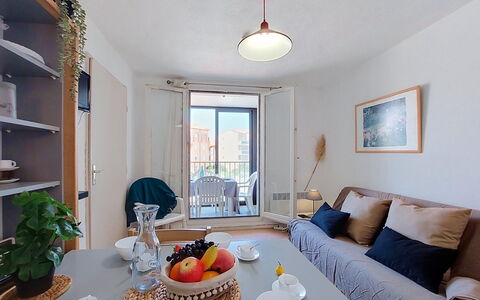 Le Barcarès 430: Wand, Wohnung, Möbel, Interior Design, Zimmer, Zuhause, Wohnzimmer, Eigentumswohnung, Küche & Esszimmer Tisch, Stuhl