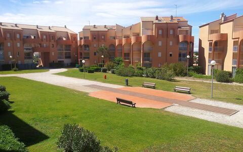 Le Barcarès 430: Wohngebiet, Gebäude, Eigentum, Nachbarschaft, Öffentlicher Raum, Menschliche Siedlung, Gras, Campus, \Stadt, Die Architektur