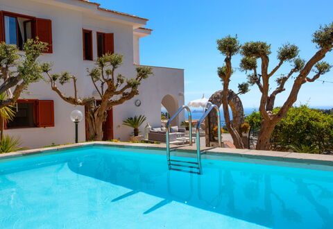 Villa Nerano: Blau, Schwimmbad, Resort, Eco Hotel, Hazienda, Estate, Villa, Hotel, Thermae, Ferienort