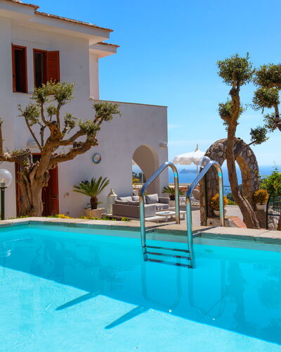 Villa Nerano: Blau, Schwimmbad, Resort, Eco Hotel, Hazienda, Estate, Villa, Hotel, Thermae, Ferienort