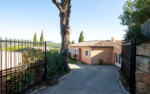 Villa Cap Maxime: Eigentum, Haus, Zuhause, Grundeigentum, Gebäude, Wohngebiet, Baum, Estate, Die Architektur, Landschaft