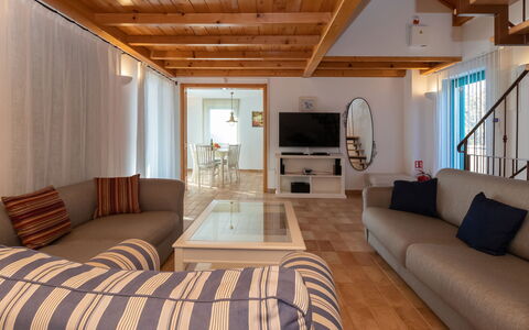 Villa Bugenvila: Möbel, Zimmer, Interior Design, Eigentum, Schlafzimmer, Decke, Gebäude, Bett, Wohnzimmer, Wand