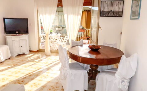 Casa Nicoló: Zimmer, Eigentum, Weiss, Möbel, Tabelle, Interior Design, Esszimmer, Fussboden, Gebäude, Haus