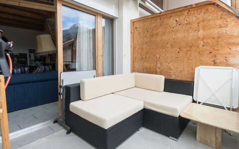 Tga da Plaz: Möbel, Eigentum, Zimmer, Interior Design, Gebäude, Die Architektur, Wohnzimmer, Tabelle, Wand, Haus