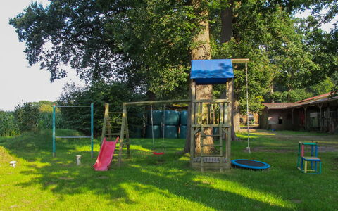 Sandbostel 601: Spielplatz, Öffentlicher Raum, Spielmittel, Gras, Baum, Menschliche Siedlung, Grundstueck, Erholung, Park, Abspielen
