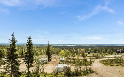 Nordic Chalet 9201: Natürlichen Umgebung, Landschaft, Ökoregion, Grundstueck, Pflanzengemeinschaft, Wolke, Shrubland, Wiese, Feld, Lärche