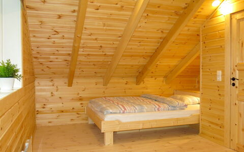 Trollstua: Gebäude, Möbel, Pflanze, Holz, Haus, Fenster, Beleuchtung, Schatten, Blumentopf, Flooring