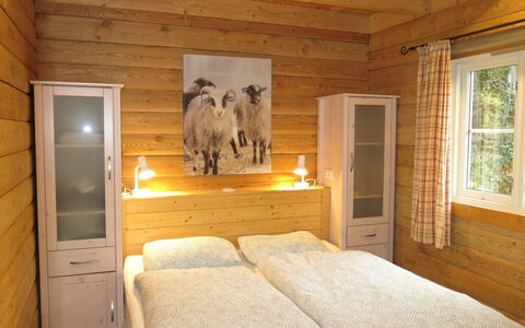 Trollstua: Möbel, Cabinetry, Gebäude, Fenster, Komfort, Holz, Interior Design, Fussboden, Flooring, Wand