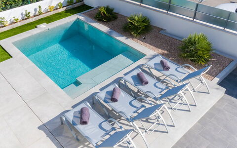 Ca Na Cati: Schwimmbad, Eigentum, Sonnenliege, Design, Die Architektur, Gartenmöbel, Möbel, Freizeit, Gebäude, Urban Design