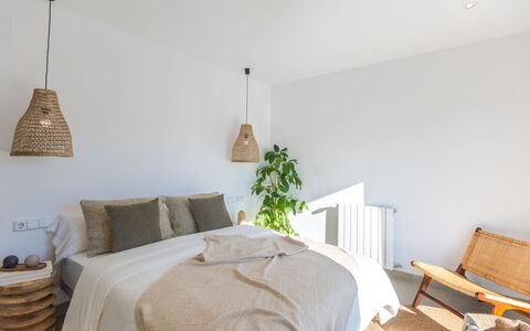 Ca Na Cati: Schlafzimmer, Möbel, Bett, Zimmer, Eigentum, Interior Design, Bettdecke, Bettrahmen, Bedding, Wand