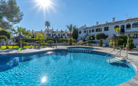 Bellavista i: Schwimmbad, Resort, Eigentum, Ferienort, Urlaub, \Stadt, Gebäude, Grundeigentum, Freizeit, Himmel