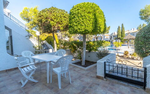 Bellavista i: Eigentum, Grundeigentum, Haus, Gebäude, Gelb, Baum, Möbel, Tabelle, Zimmer, Wohnung