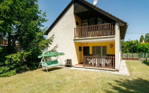 Rallye: Himmel, Gebäude, Pflanze, Eigentum, Veranda, Fenster, Baum, Haus, Schatten, Grundstueck