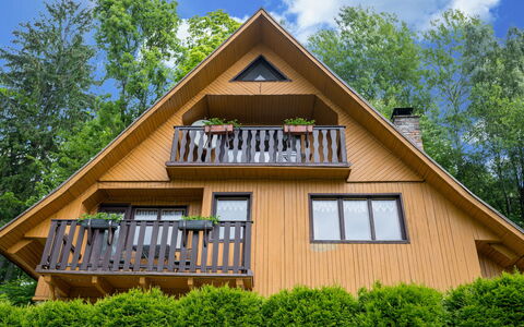 Mrklov: Wolke, Pflanze, Himmel, Fenster, Eigentum, Gebäude, Baum, Holz, Haus, Grundstueck