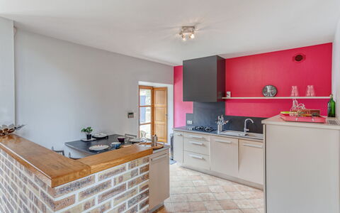 La Tronçonnais: Cabinetry, Countertop, Eigentum, Zapfhahn, Sinken, Küche, Armatur, Holz, Interior Design, Beleuchtung