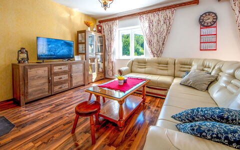 Saulja: Möbel, Couch, Eigentum, Blau, Cabinetry, Azurblau, Dekoration, Tabelle, Interior Design, Wohnzimmer