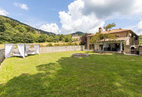Villa Il Biancospino: Wolke, Himmel, Pflanze, Baum, Grundstueck, Gras, Natürliche Landschaft, Landschaft, Wiese, Grundeigentum