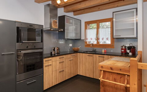 Banksia: Küche, Cabinetry, Möbel, Countertop, Küchengerät, Holz, Major Appliance, Flooring, Interior Design, Schublade