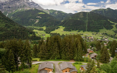Dörfli: Bergforms, Baum, Berg, Natürliche Landschaft, Hochland, Landschaft, Gebirge, Haus, Hügel, Bergstation