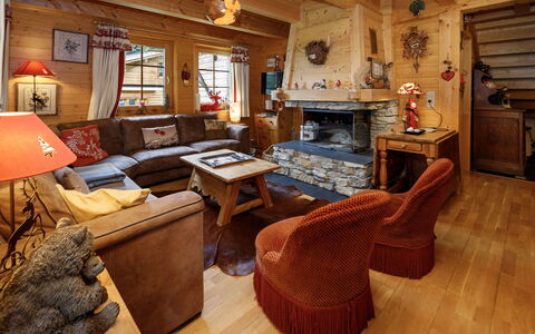 Dörfli: Möbel, Holz, Interior Design, Wohnzimmer, Zuhause, Haus, Decke, Beleuchtung, Hütte, Tabelle