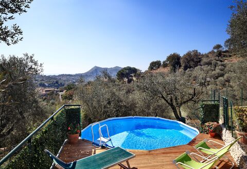 La Villa Dell'olio: Himmel, Wasservorräte, Wasser, Berg, Blatt, Azurblau, Pflanze, Schwimmbad, Baum, Natürliche Landschaft