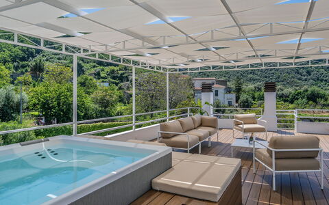 Villa Antonietta: Pflanze, Wasser, Eigentum, Möbel, Schwimmbad, Schatten, Couch, Interior Design, Gartenmöbel, Fussboden